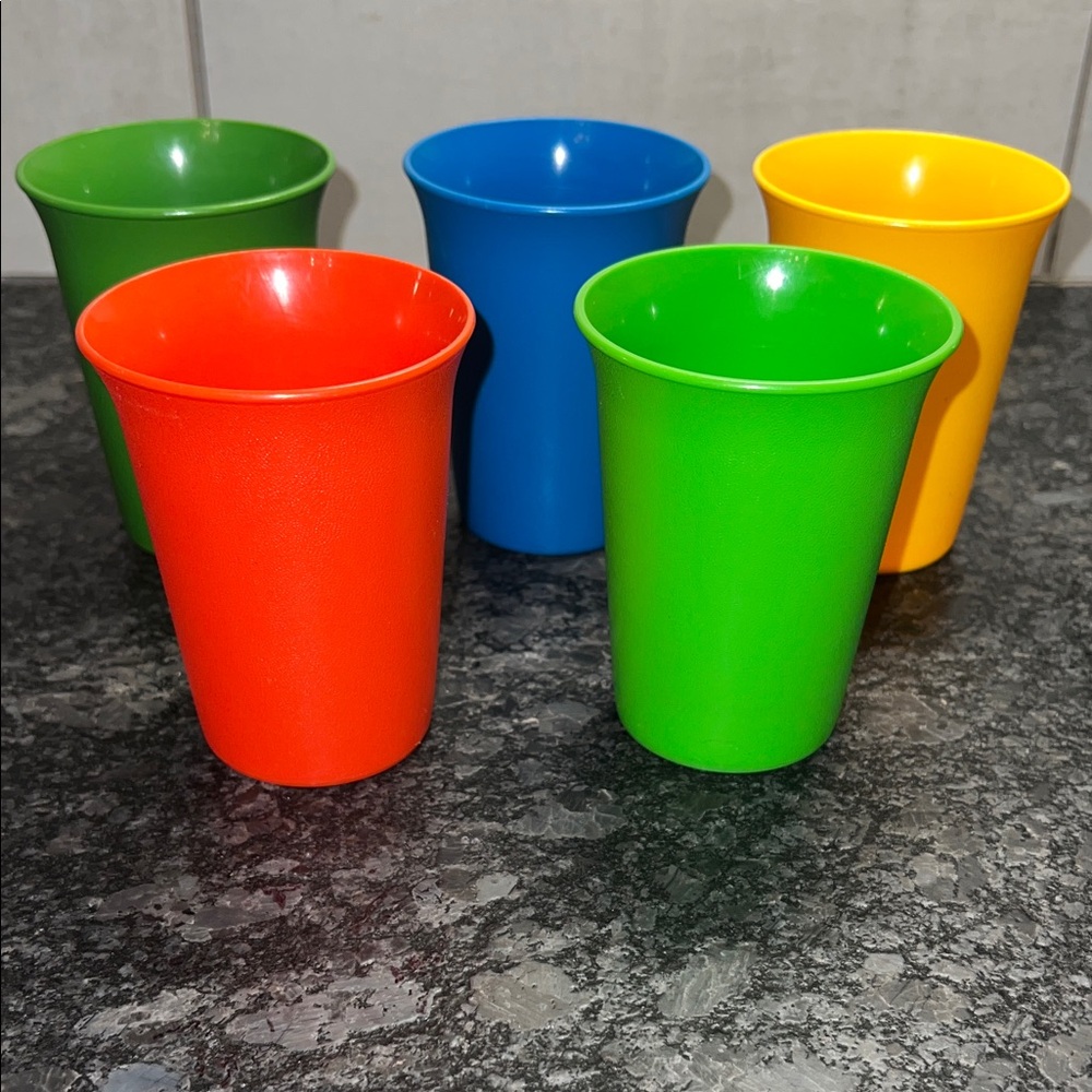 Vintage Tupperware Bell Tumblers Set of 5. - Red, Blue, Green, Yellow. Like new